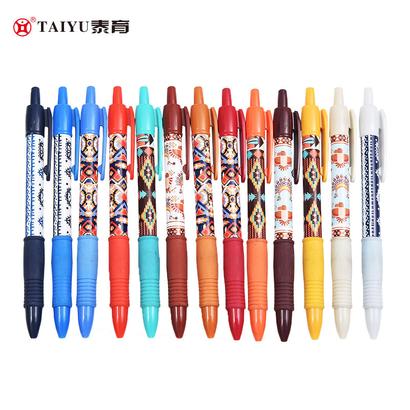 Gumagamit ang Mga Mag-aaral ng Roll Ball Pen na May Serye ng Disenyong Etniko ng Hangin